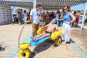 Ayuda al baño adaptado en las playas de Valencia